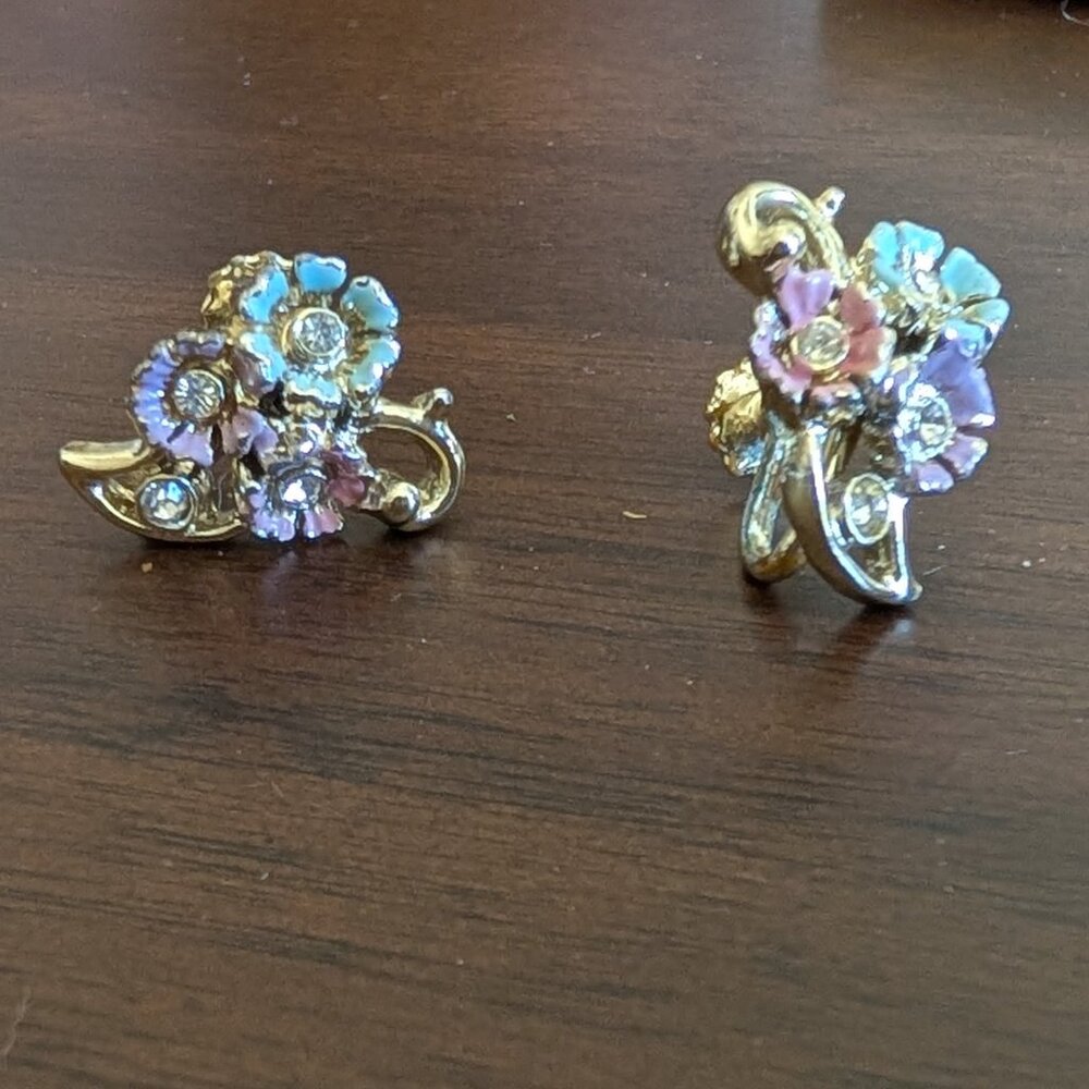 Vintage enamel floral screw-back earrings Pastel Rhinestone Flower